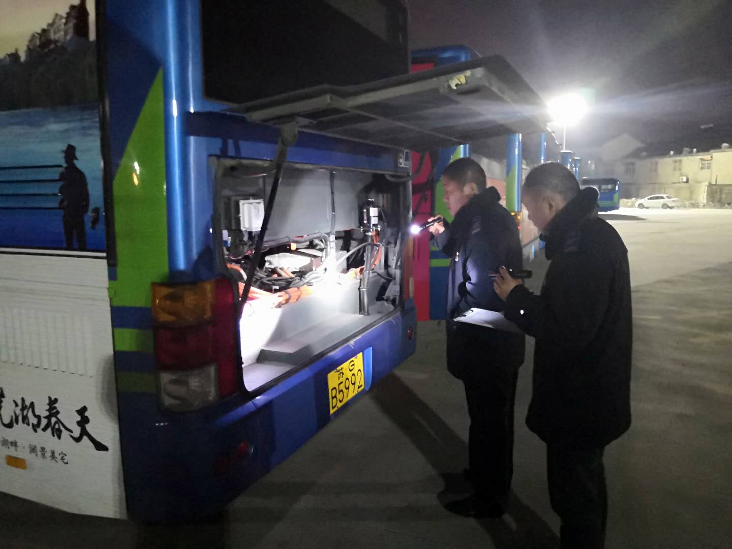 公交集團公交事業(yè)一部開展夜間停車場安全排查工作